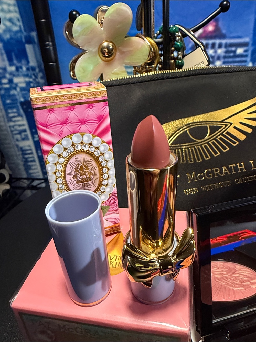 Pat McGrath Peach Pink Blush & Warm Eyeshadow Palette with Gold-Stamped Pouch - Picture 2 of 7